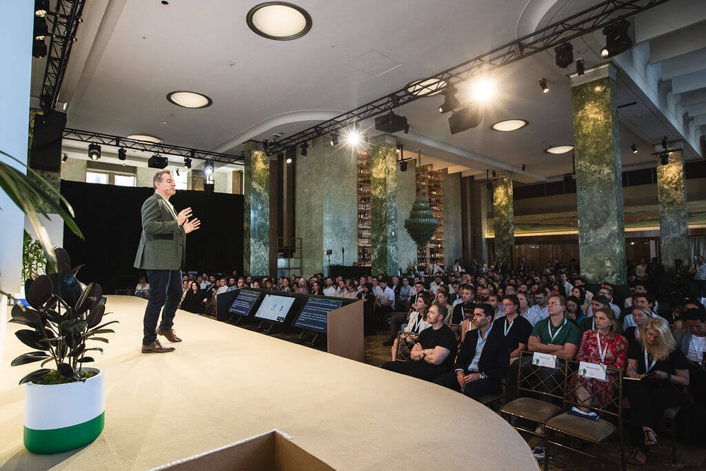 Eat The Elephant Technical production for live, virtual & hybrid experiences